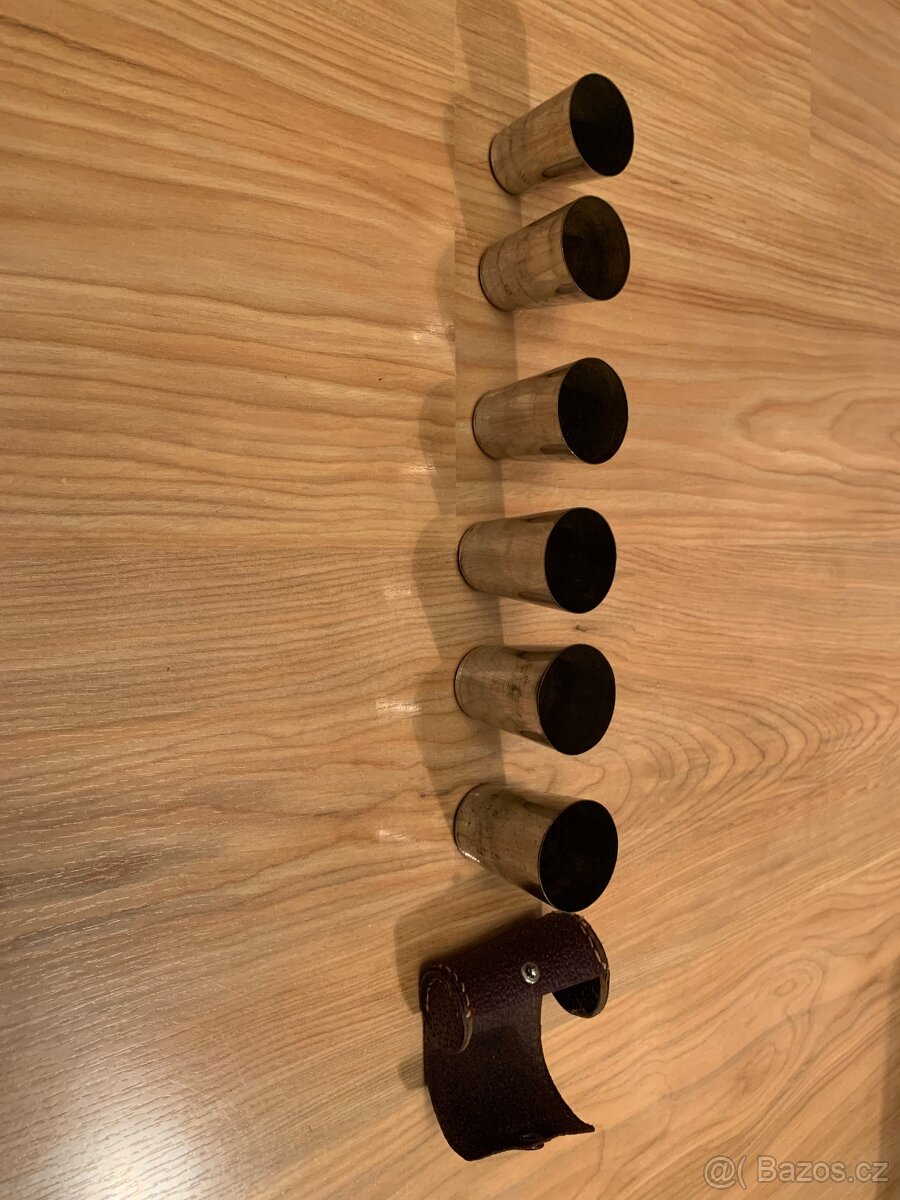 Cestovní sada 6 kovových panáků v koženém pouzdře - 2