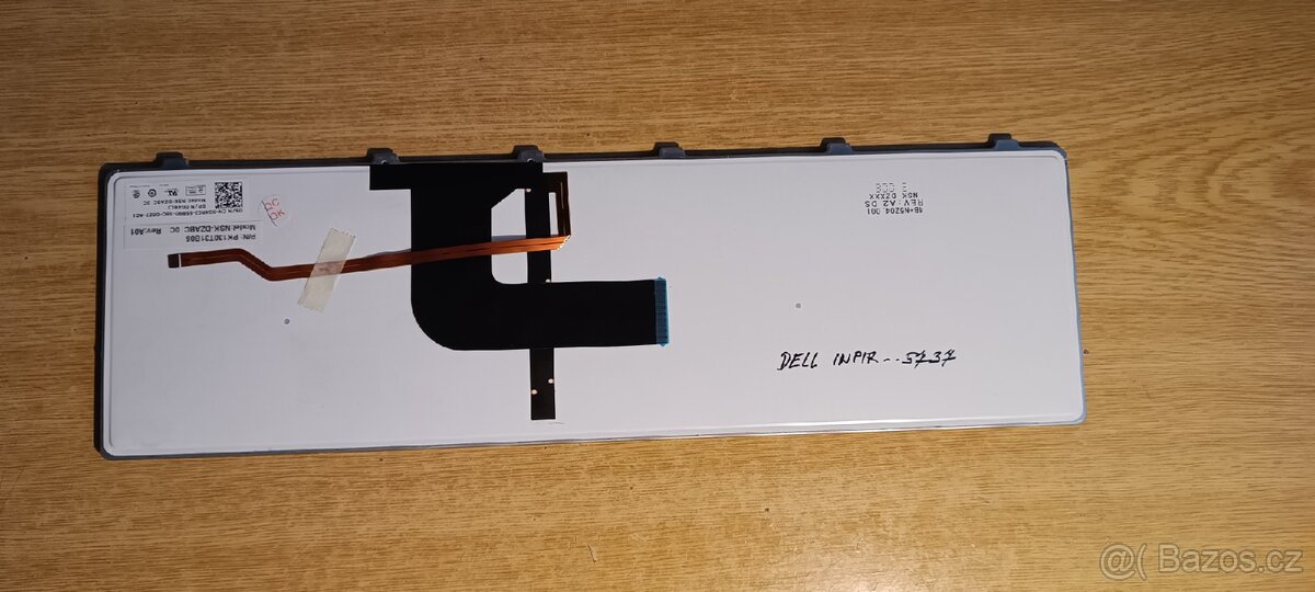 Světelná klávesnice Dell Inspiron 5737 - 2