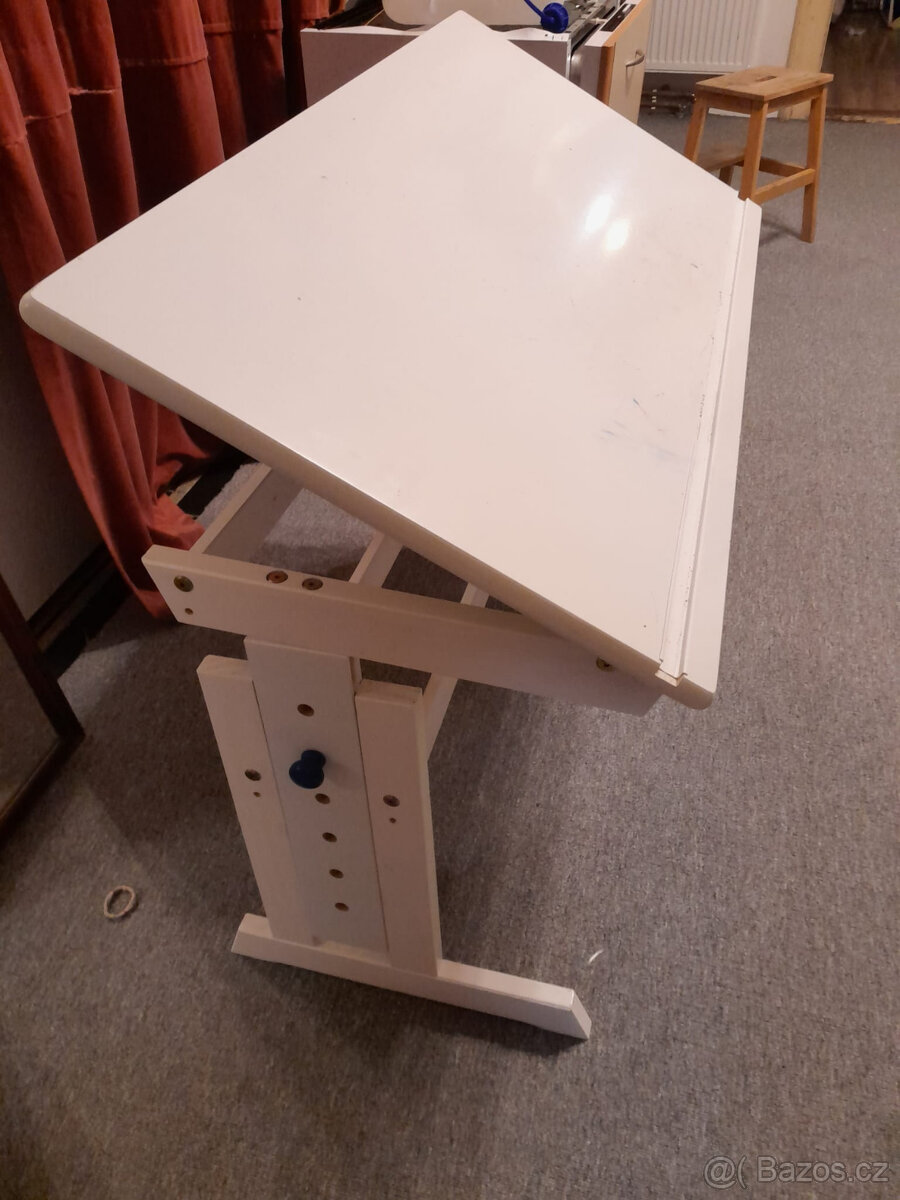 Rostoucí bílý stůl - 2
