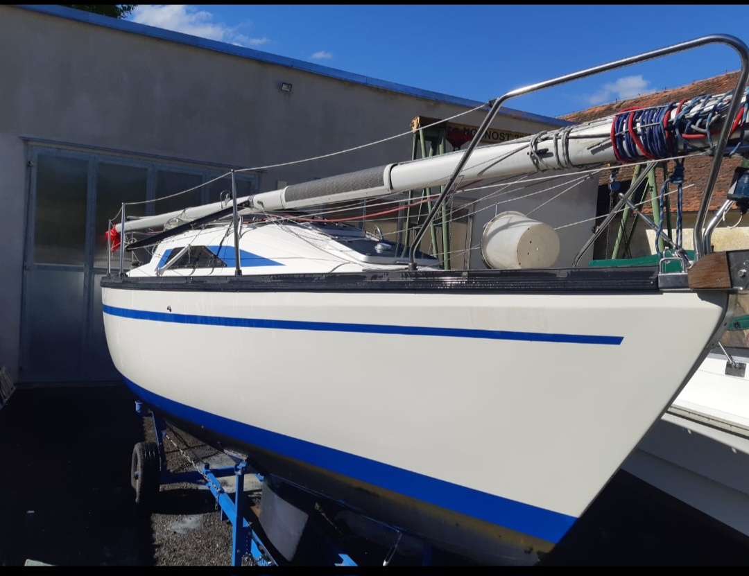 Kajutová plachetnice Bavaria 820 - 2