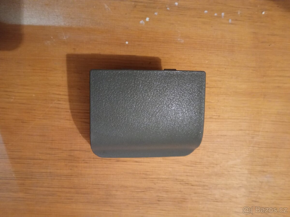 Prodám zadní popelník škoda Octavia 1 - 2