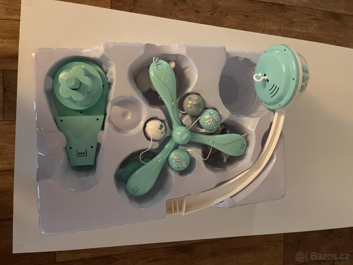 Kolotoč nad postýlku - 2