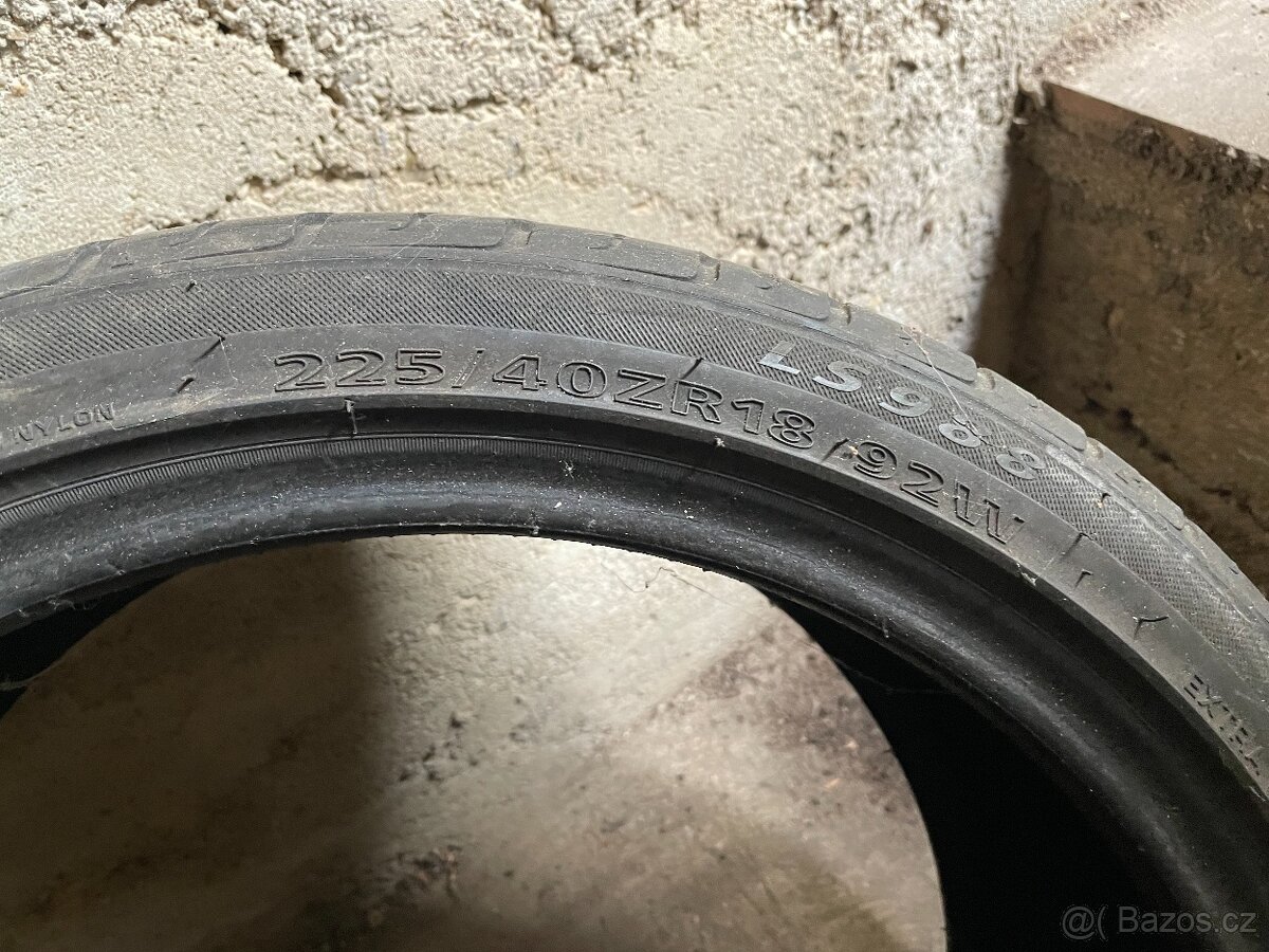 225/40 R18 - 2