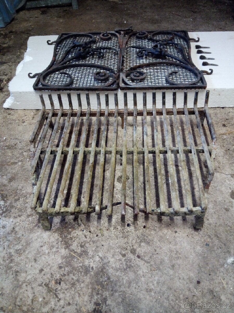 Kovaná dvířka ke krbu a rošt - 2