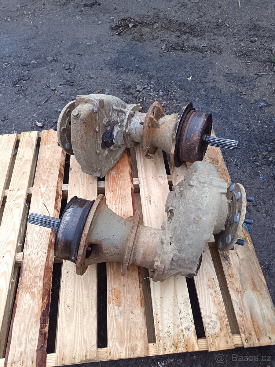 Na Zetor 3011 portály, náprava - 2