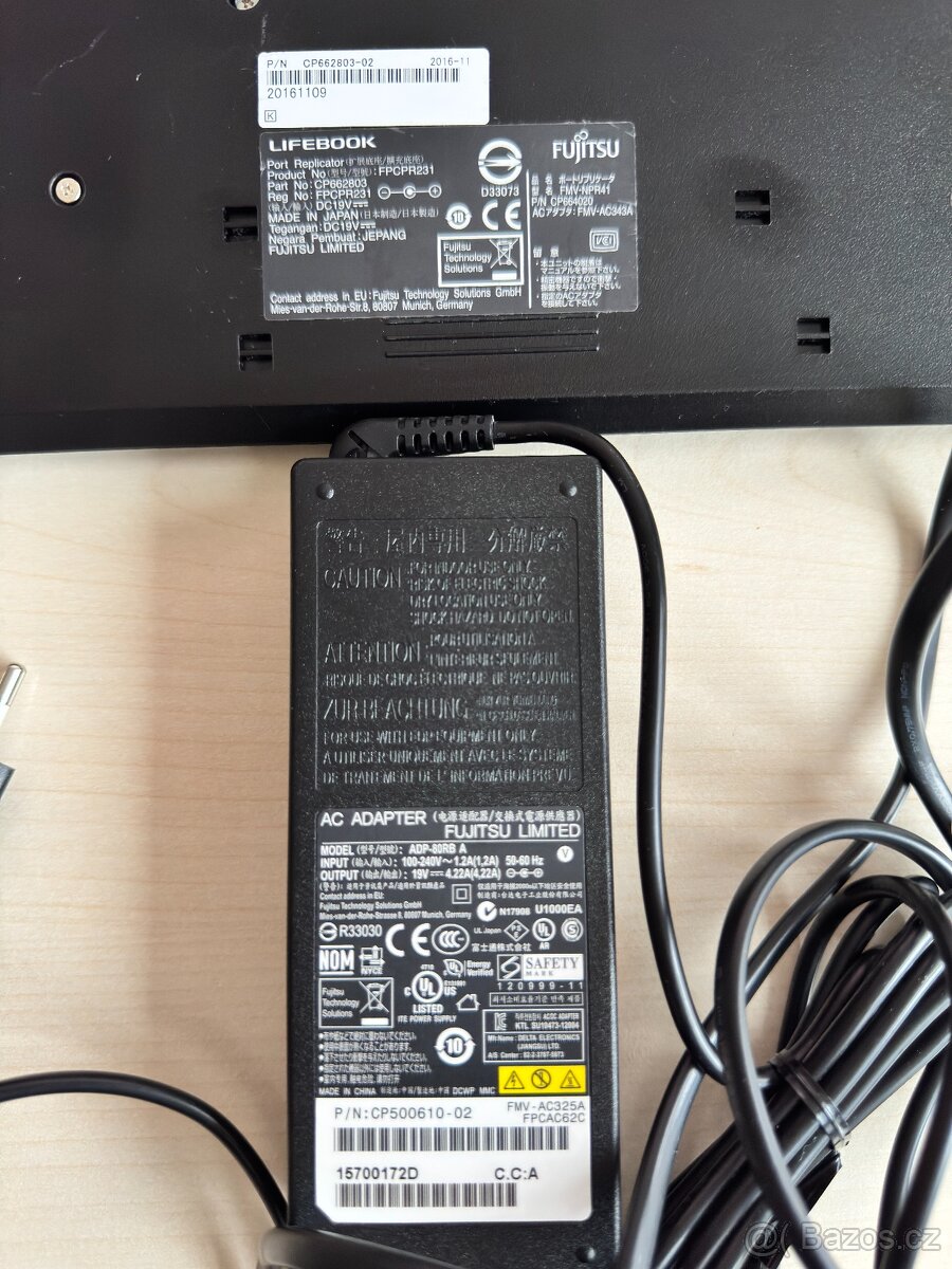 FUJITSU LIFEBOOK E756 s příslušenstvím - 2