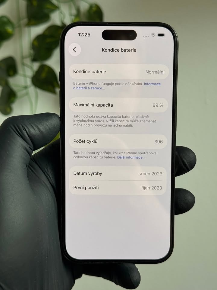 iPhone 15 Pro 256GB černá - 2