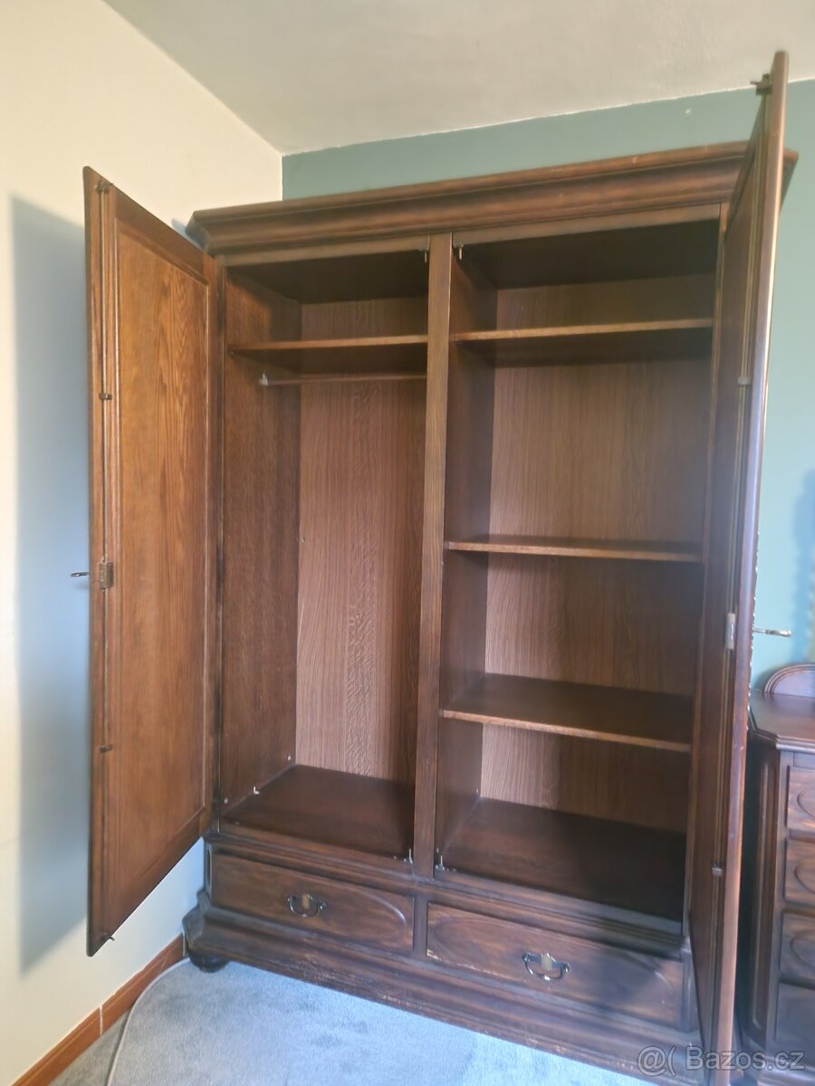 Starožitný nábytek - 2