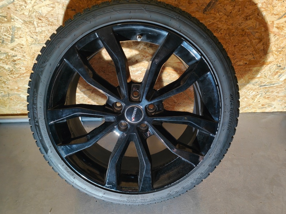 Zimní sada Autec Uteca 235/40/R19 96V - 2