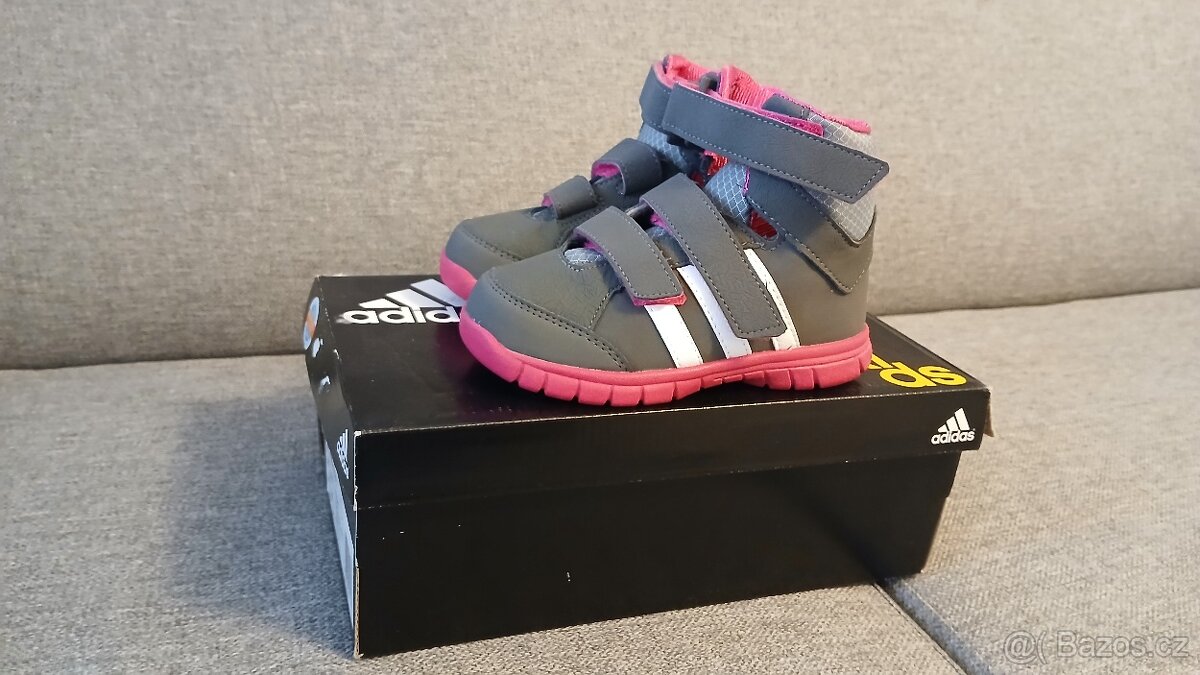 Dětské boty adidas kotníčkové, suchý zip, vel.26 EUR - NOVÉ - 2