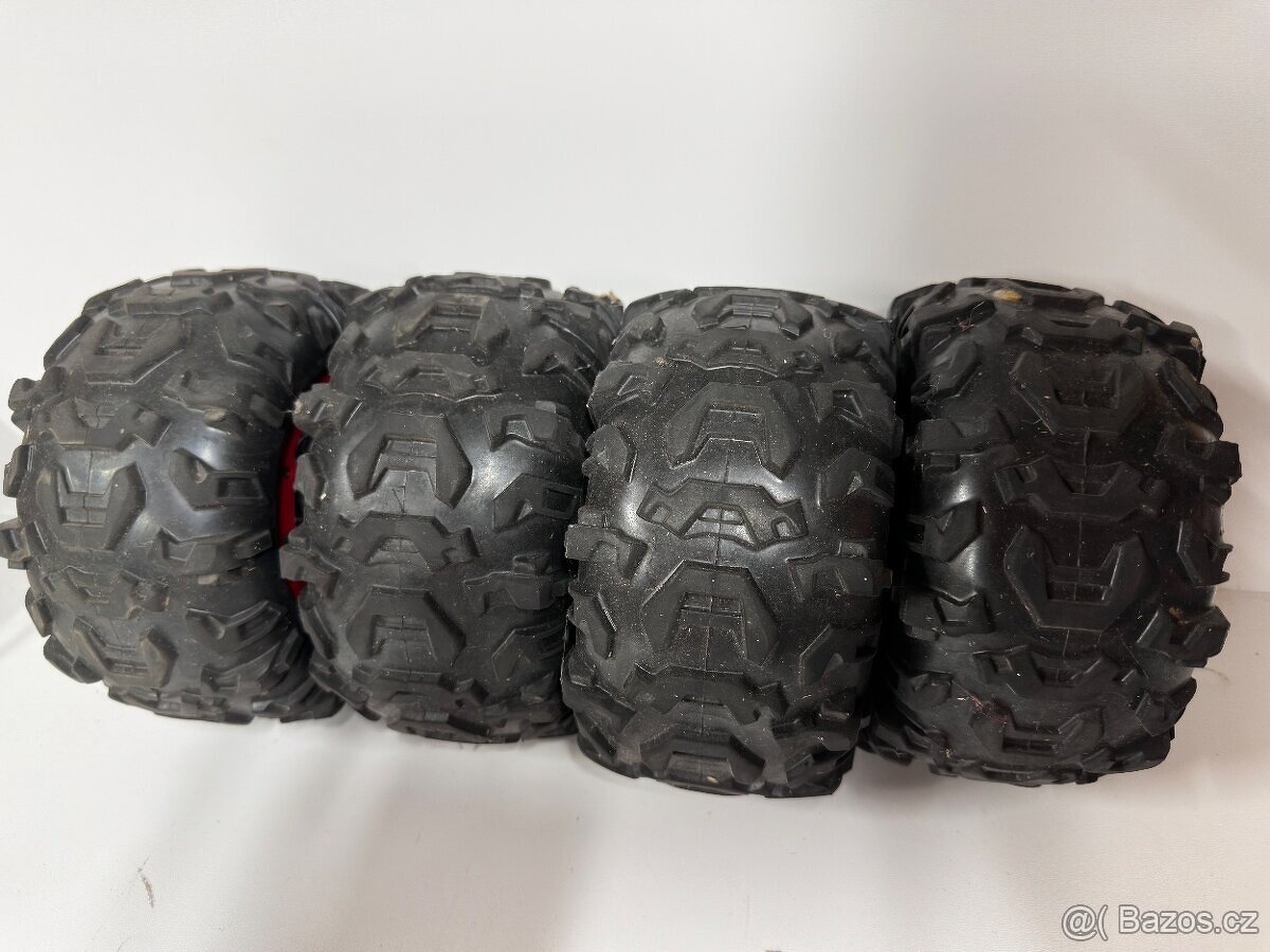 Traxxas Summit 1/8 1/10 kompletní sada kol - 2