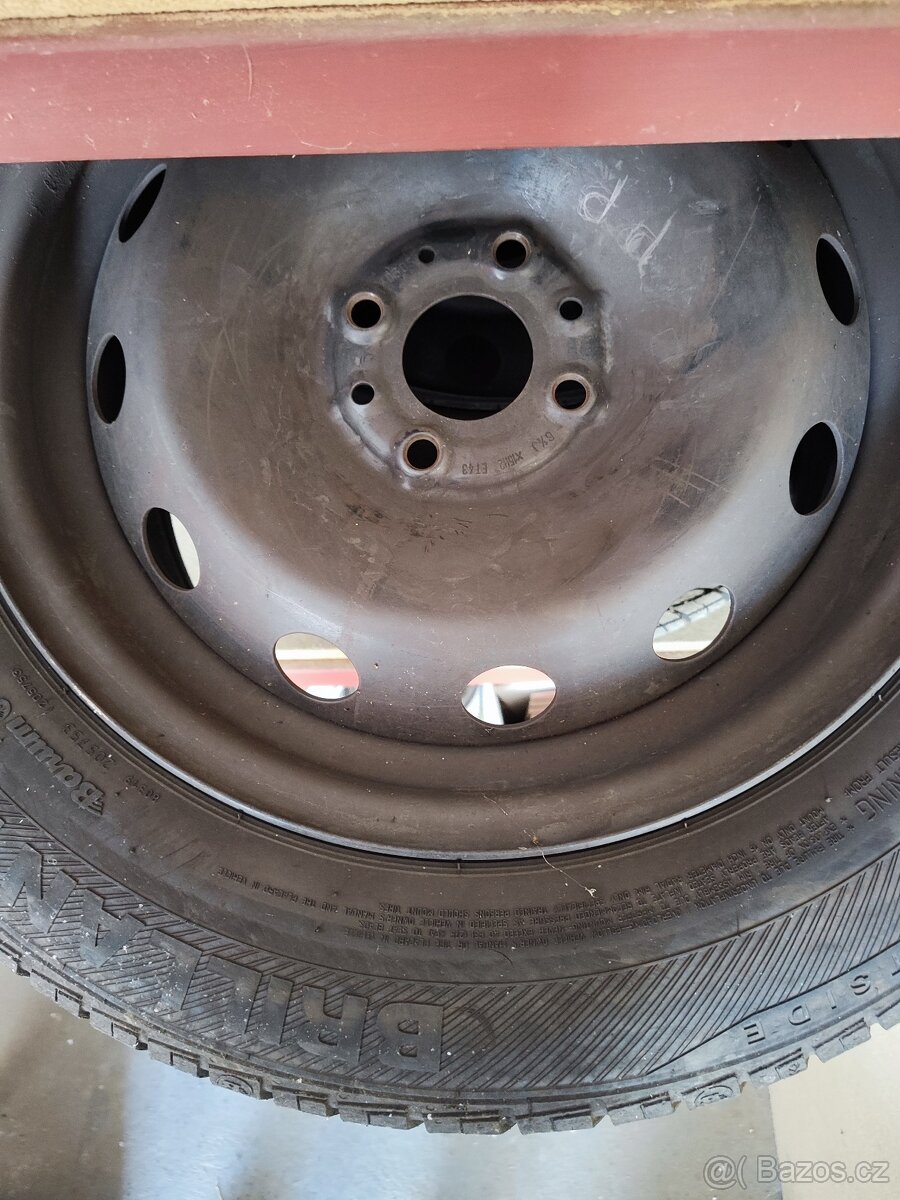 Prodám 4 ks pneu na discích - 2