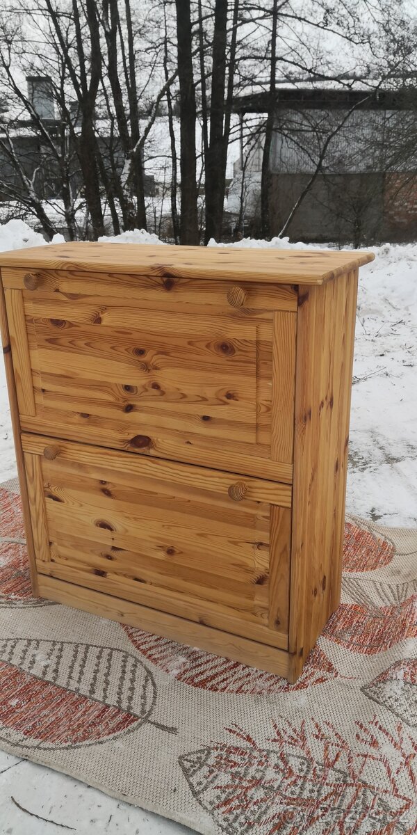 Masivní vyklápěcí botník - 2