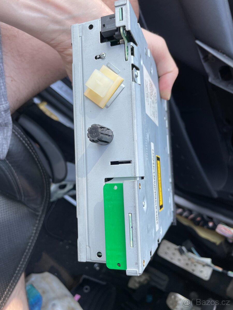 CD changer Renault Megane II - 2