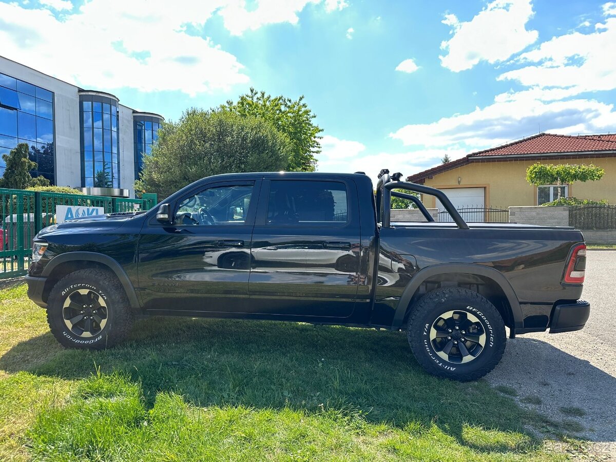 Dodge Ram Rebel 1500 v8 LPG
