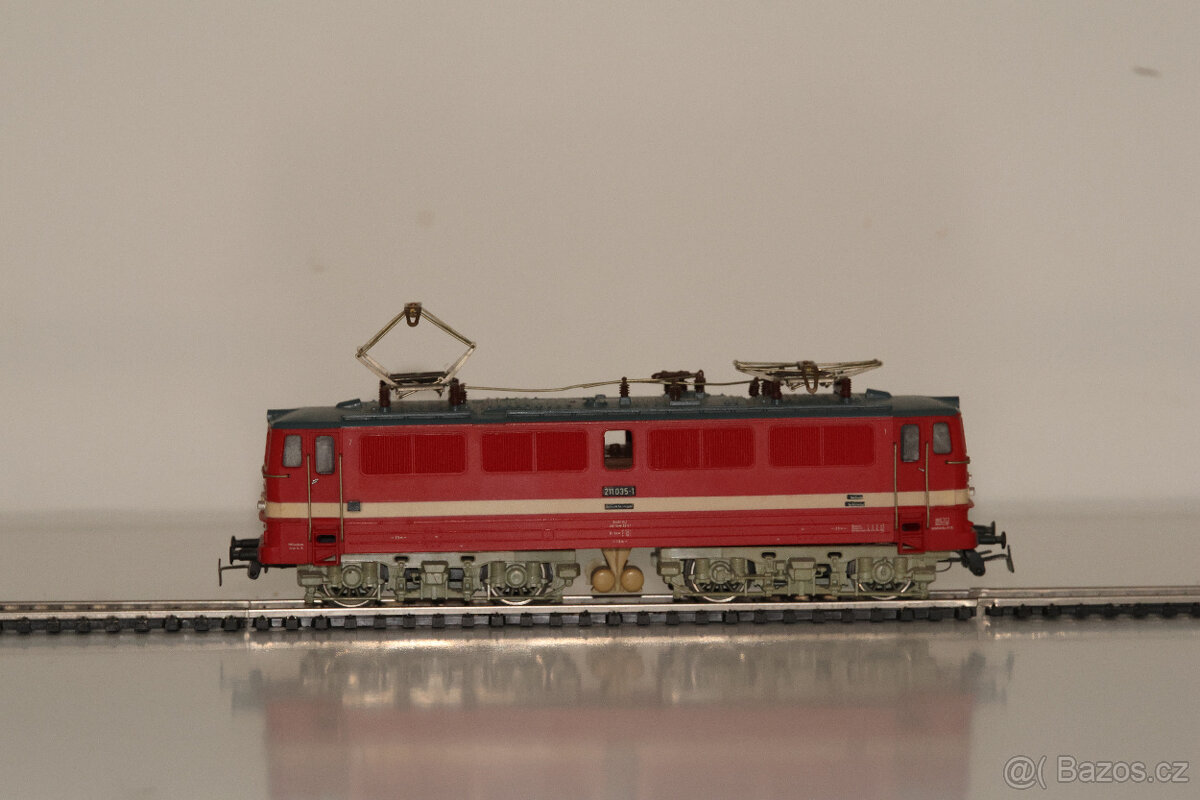 Model lokomotivy H0 - E 211.035-1 - 2