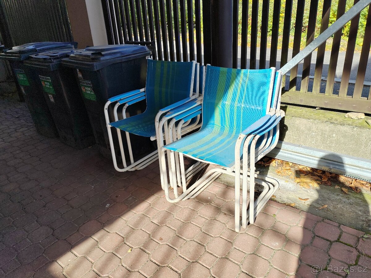 4 starší zahradní židle - 2