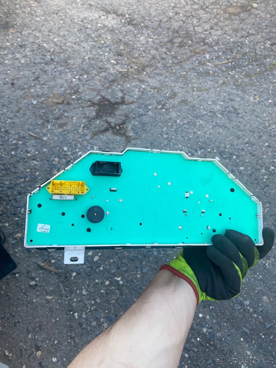 Peugeot 106 budíky - 2