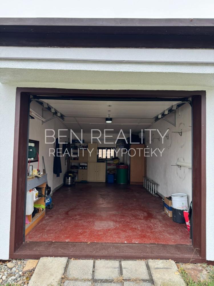 Exklusivní prodej - velká pěkná garáž 21m2 Holešov Za Cukrov - 2