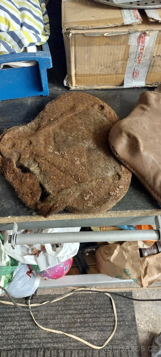 Sedlo jawa pérák - 2