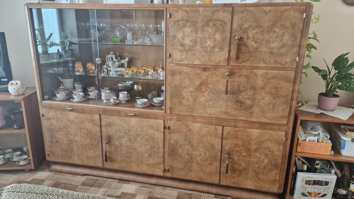 Nábytek z obývacího pokoje - 2