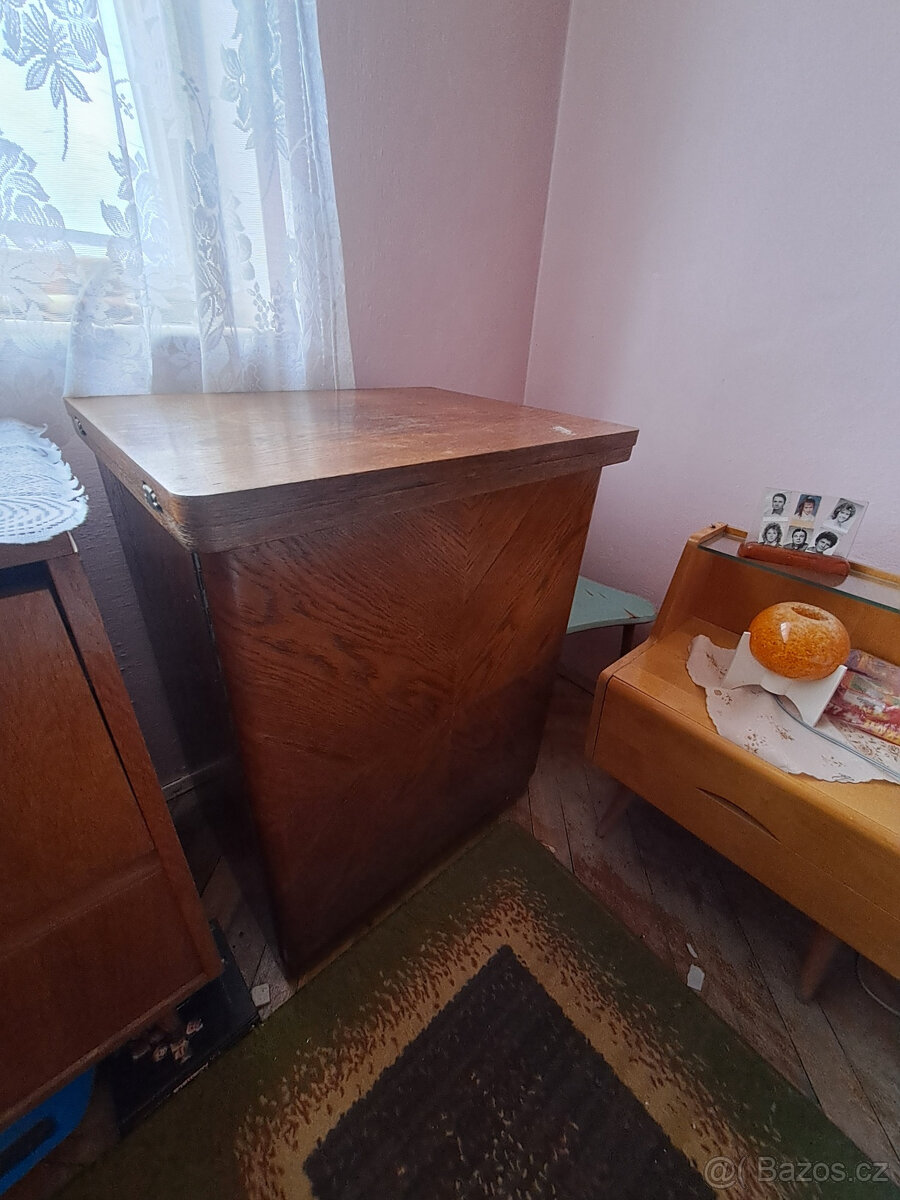 Šicí stroj LADA - 2