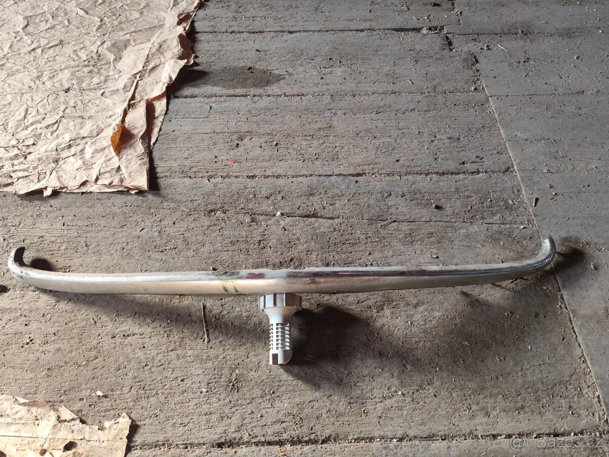 Starý Moskvič přední lišta - 2