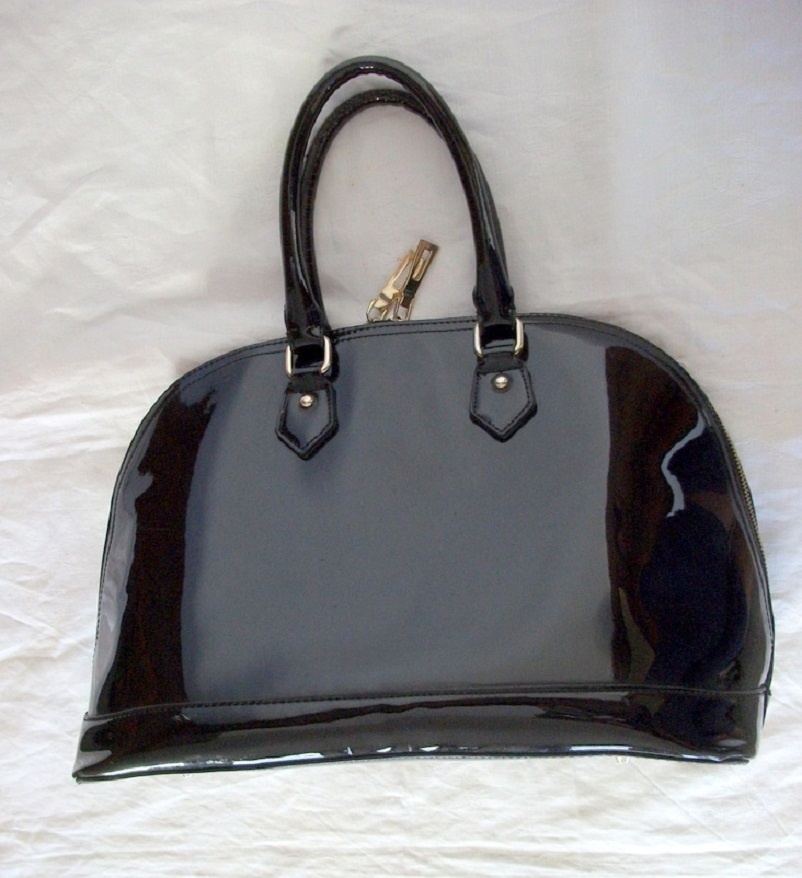 Stylová lakovaná KABELKA do ruky - 2