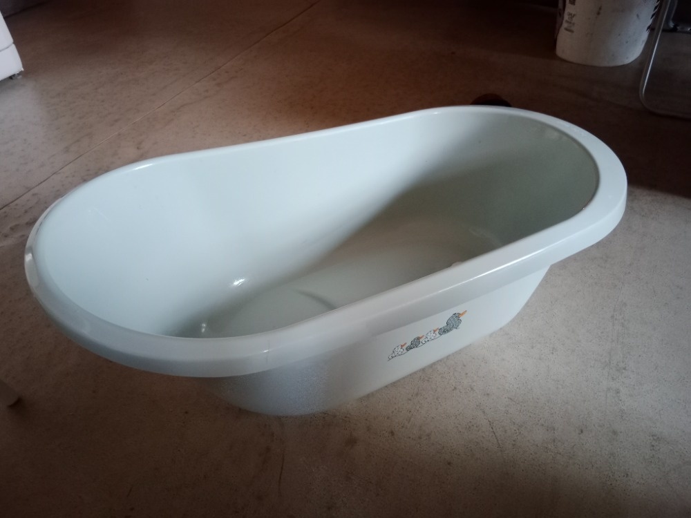 Prodám vaničku na nohách, stav jako nová - 2