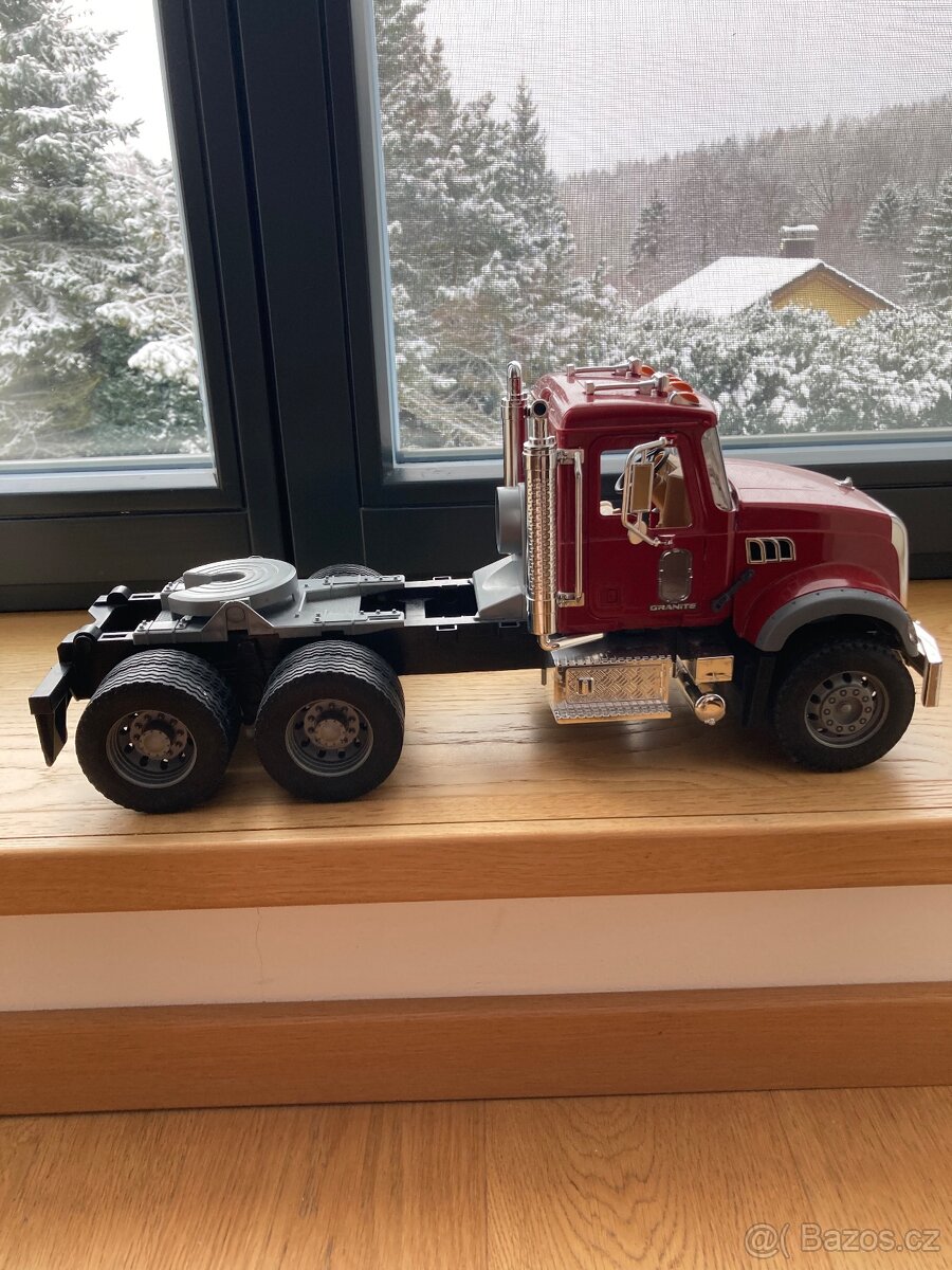 BRUDER nákladní auta - 2