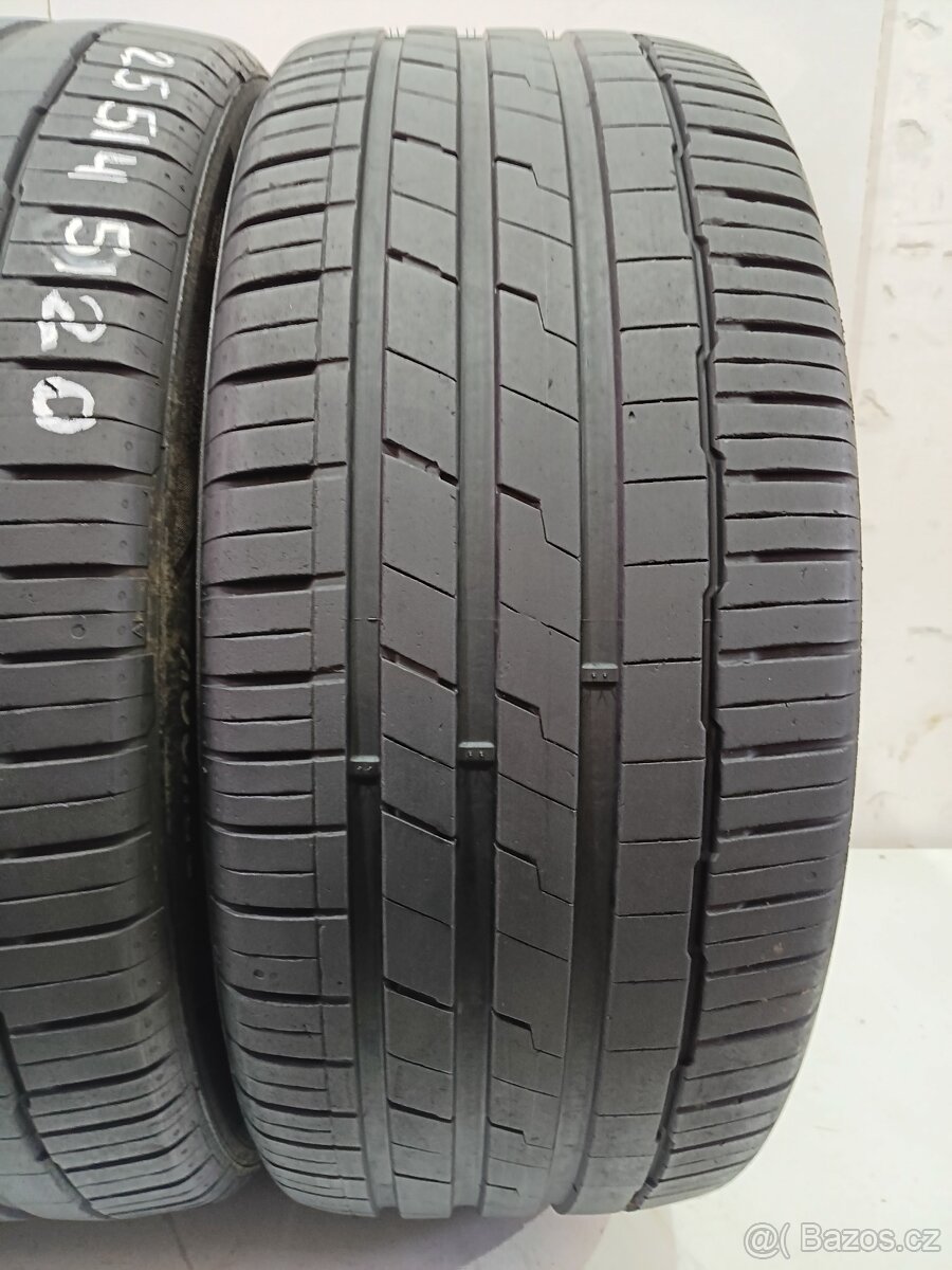Letní pneu 255/45/20 Hankook - 2