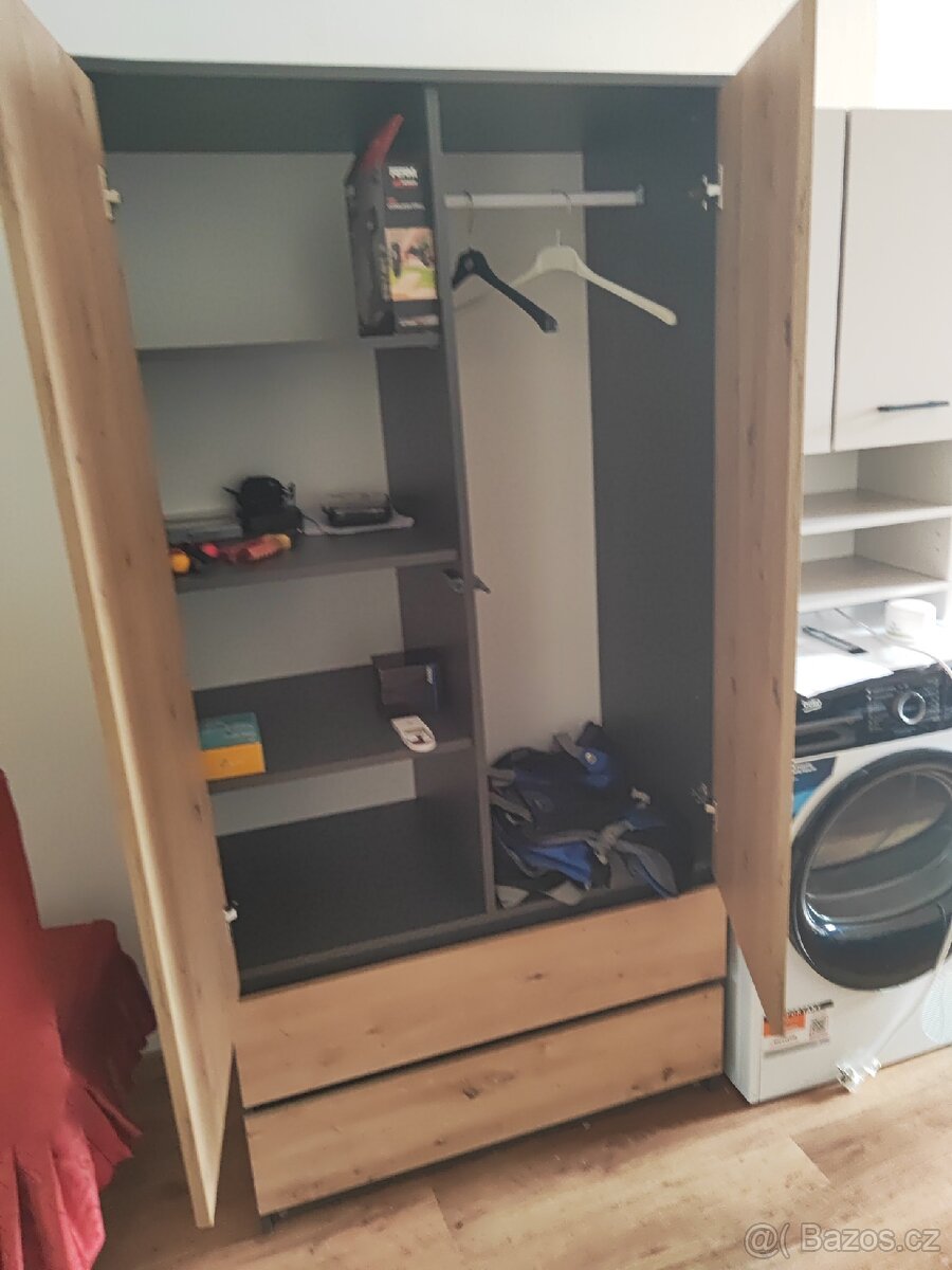 Šatní skříň - 2