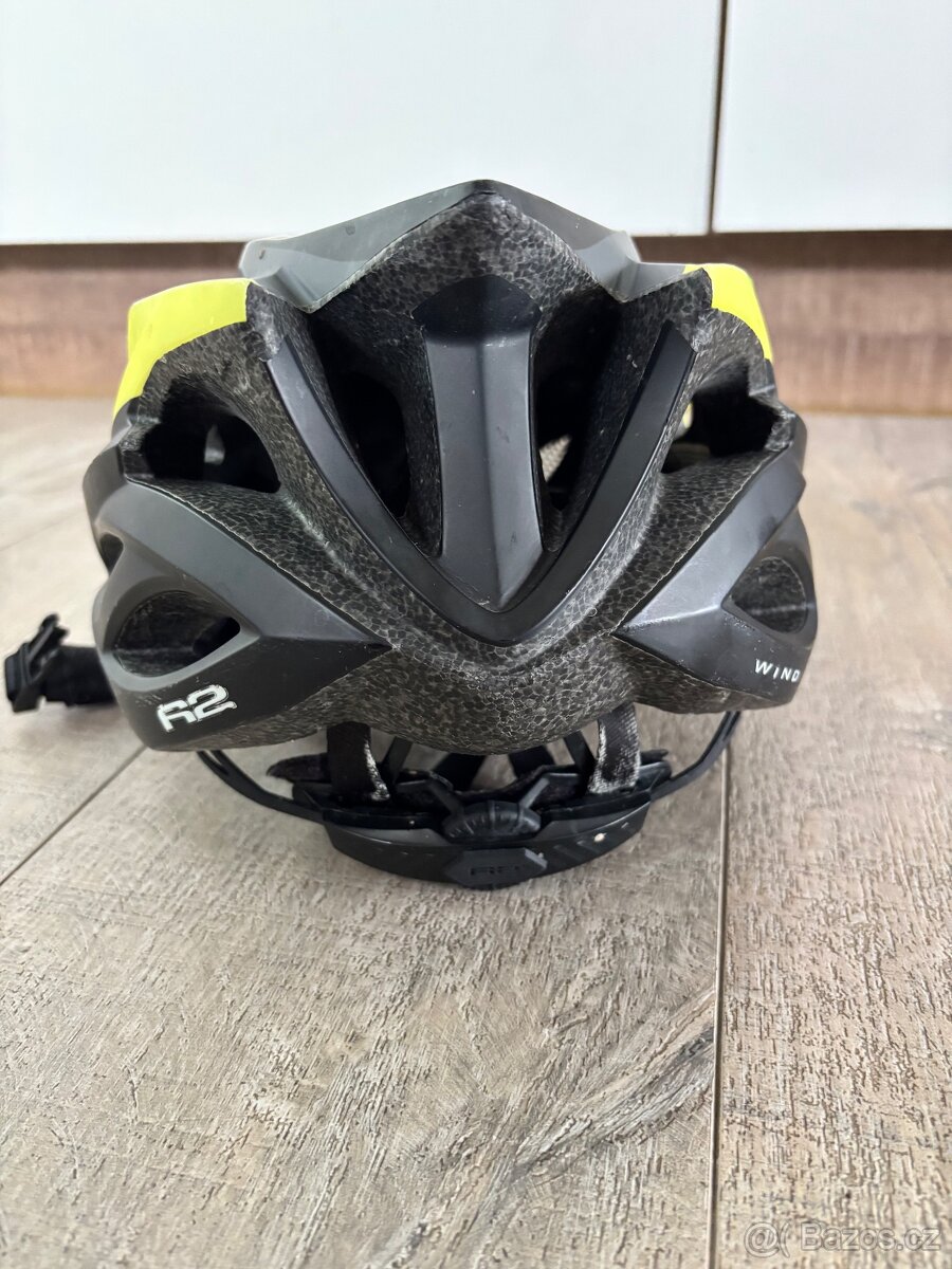 Helma R2 M – nebouraná – 250 Kč - 2