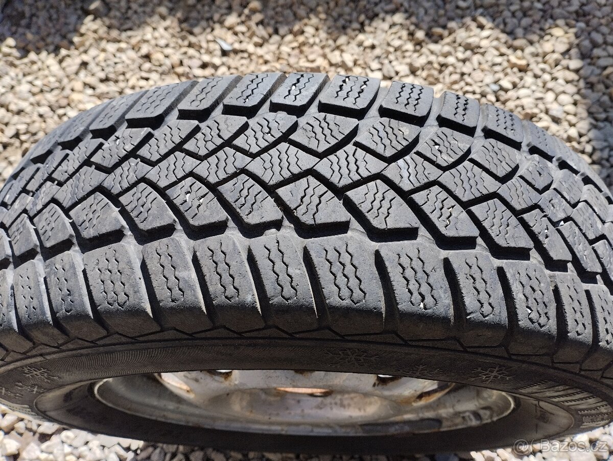 Pneu 175/70 R13 - 2