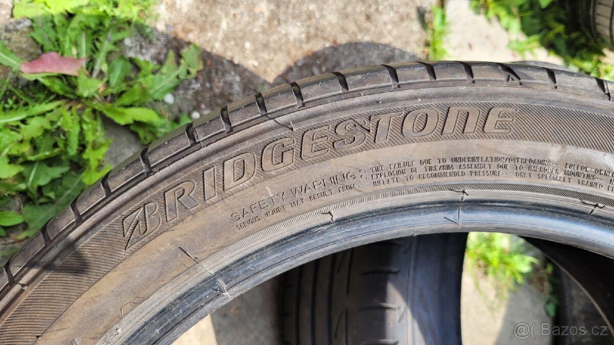 235 45 19 letni Bridgestone 2ks - 2