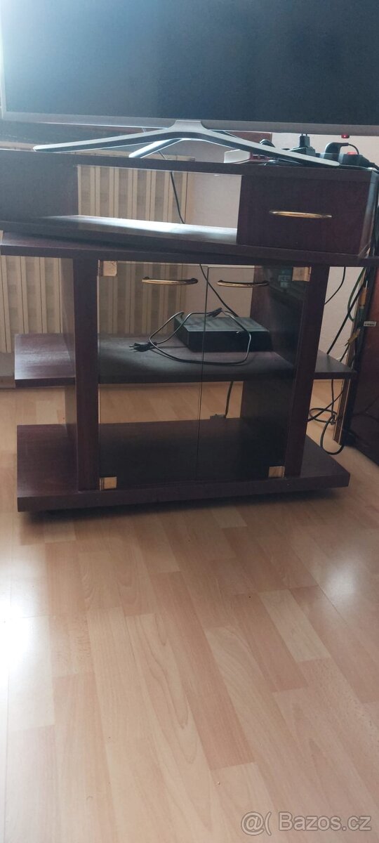 Televizní stolek - 2