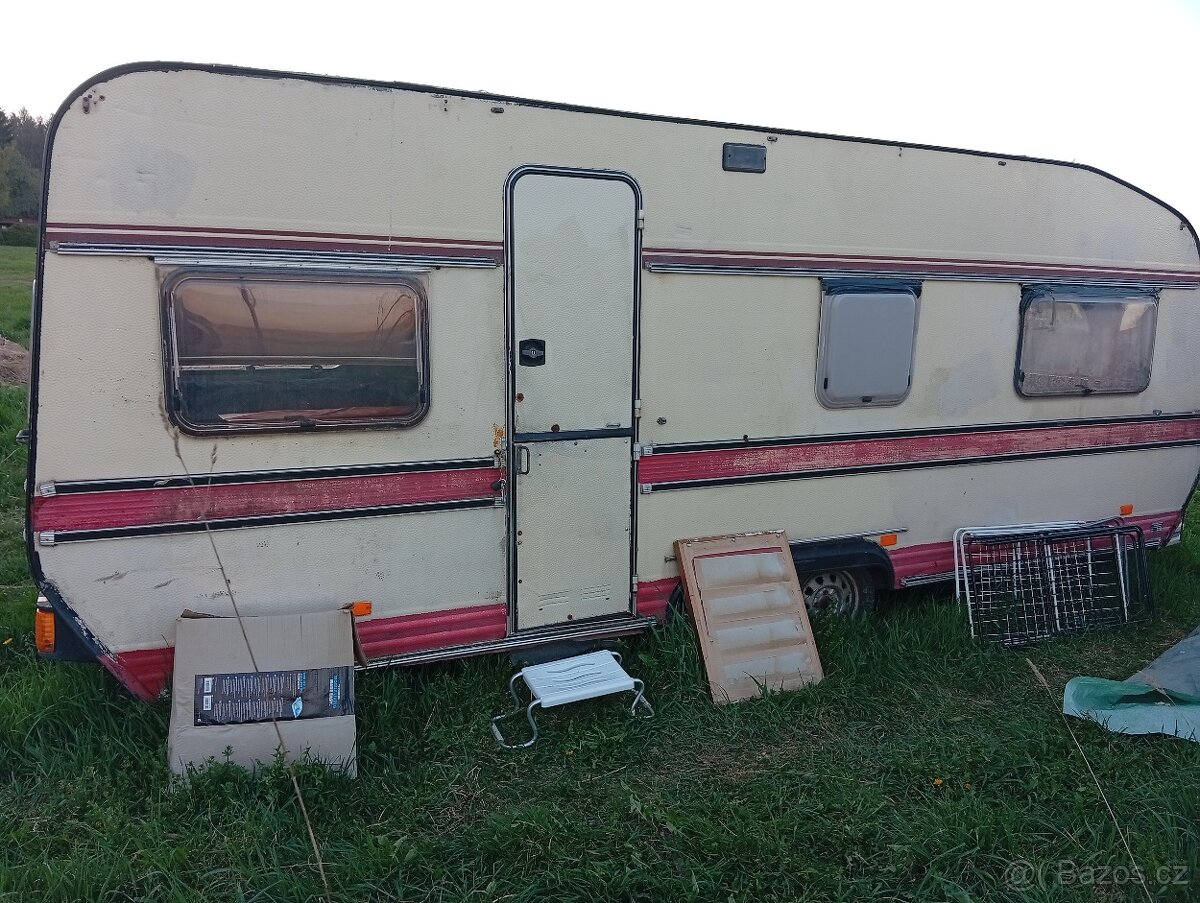 Dvouosý karavan LMC - 2