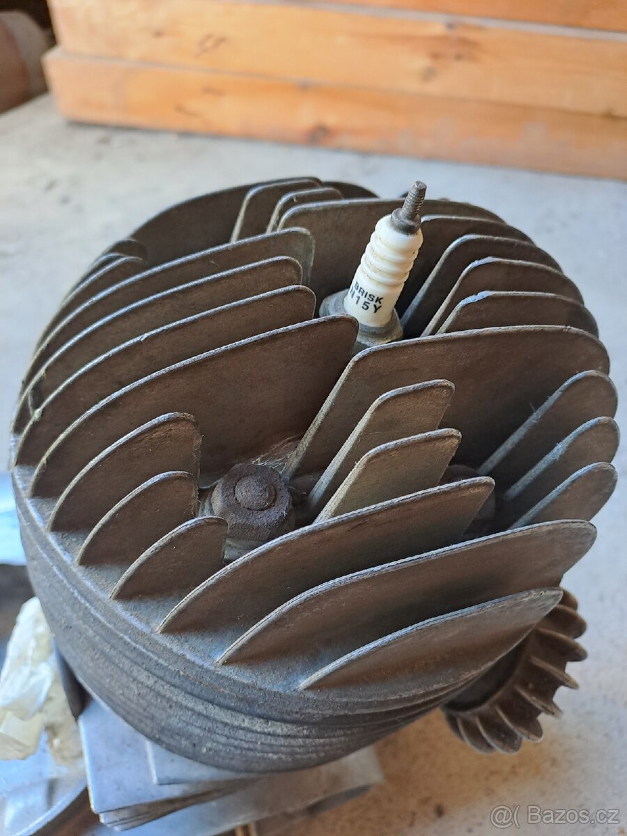 Jawa 250 motor - 2