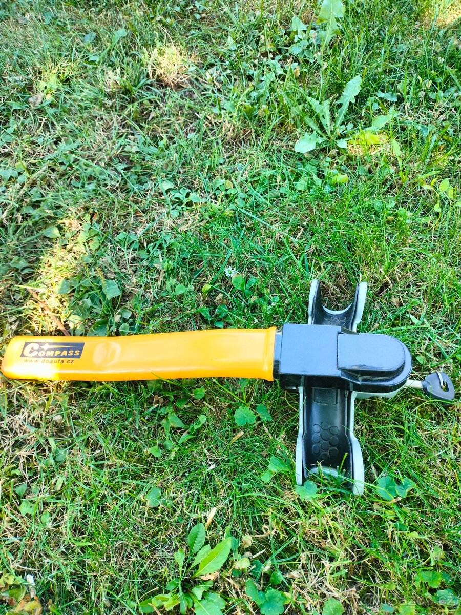 Zámek volantu Compass - 2