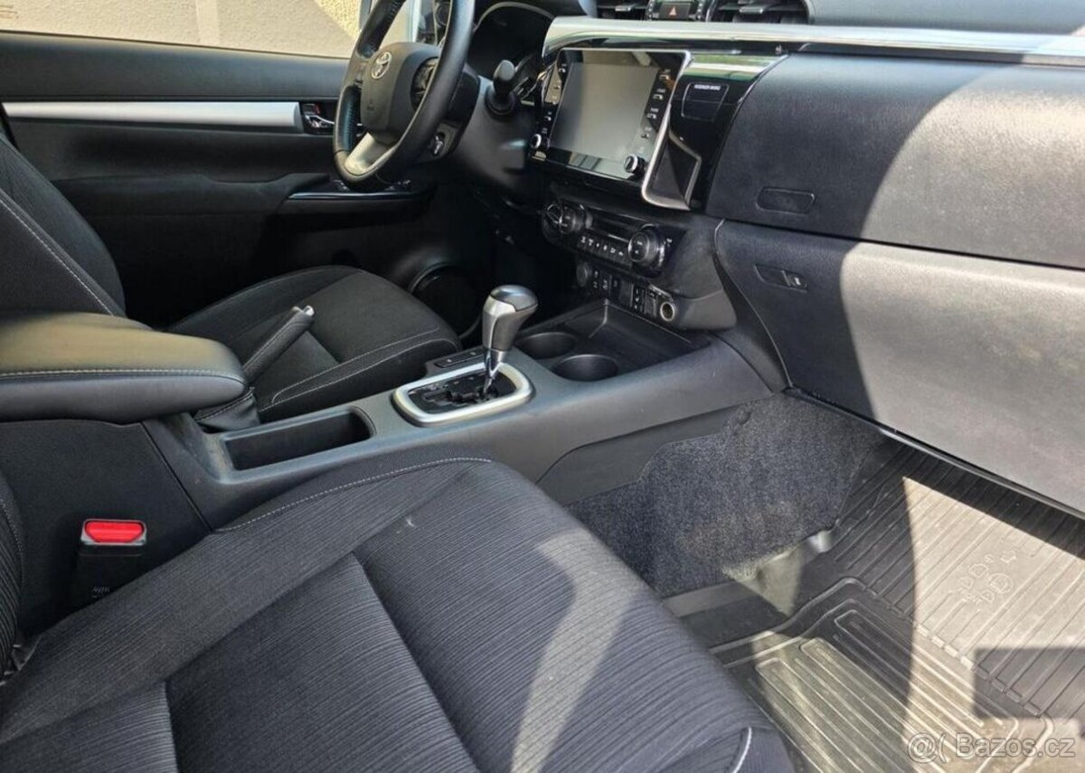 Toyota Hilux 2.8-4x4-EXECUTIVE-TAŽNÉ 3,5t