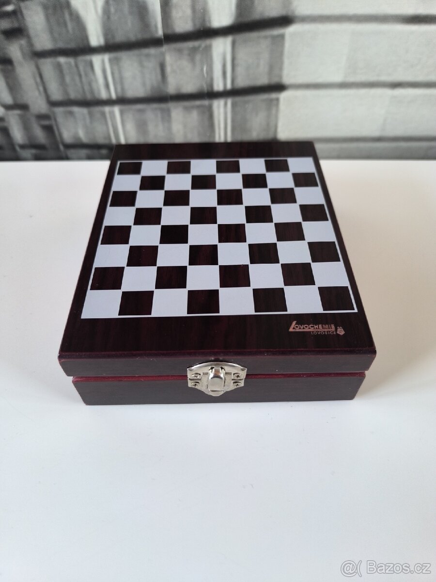 Šachy + sada na víno v dárkové krabičce - 2
