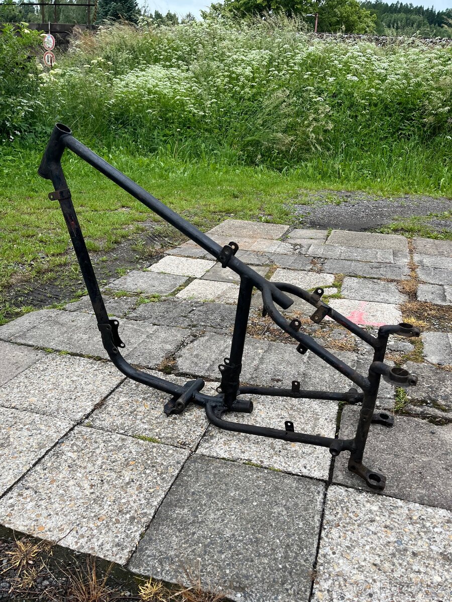 Rám motocyklu CZ 125 T B - dobová úprava - 2