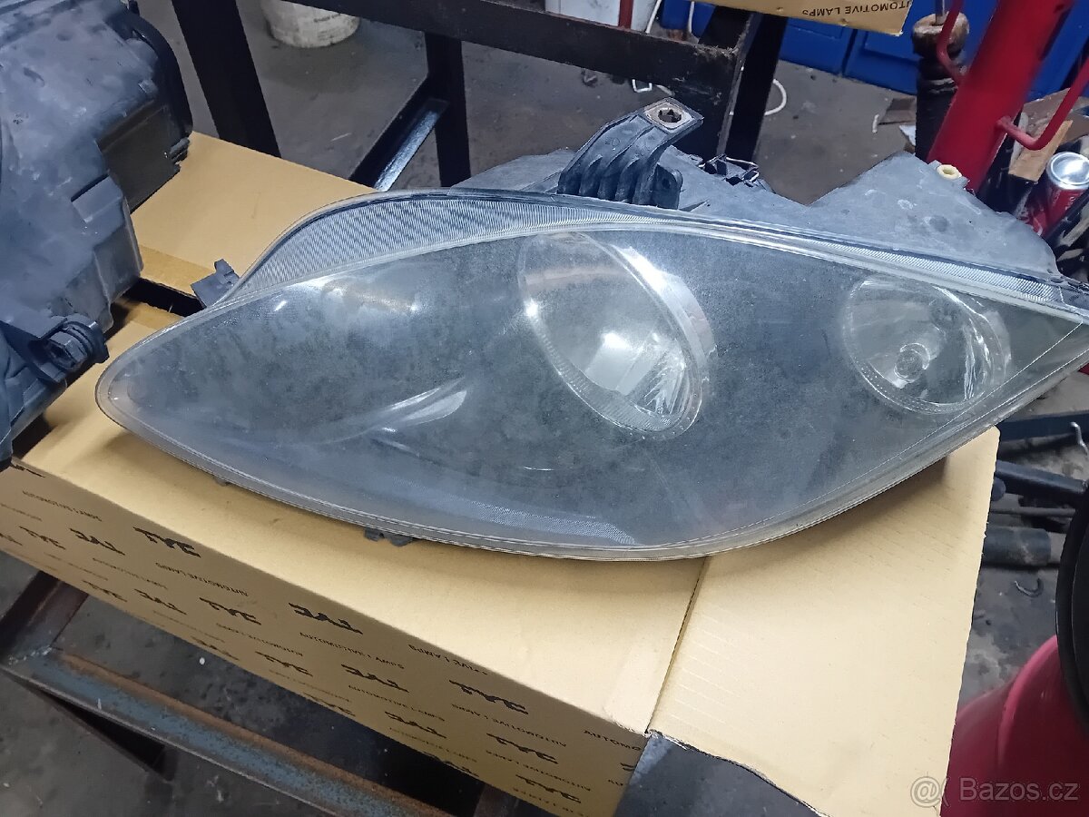 Prodám přední světla na Seat Leon - 2