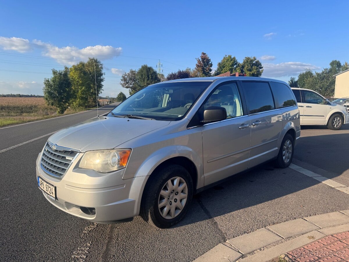 Chrysler Town Country 3,3 V6 RT 2009 DPH - 2