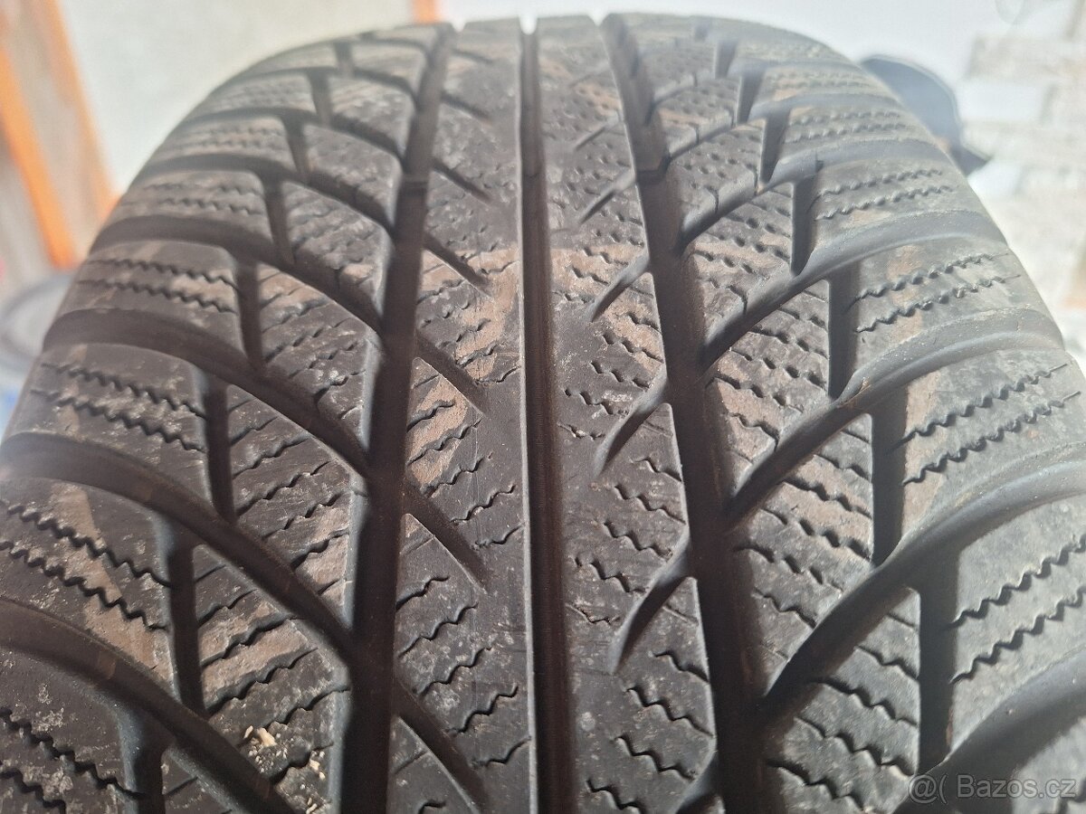 Prodám zimní pneu 215/65/17 Bridgestone - 2