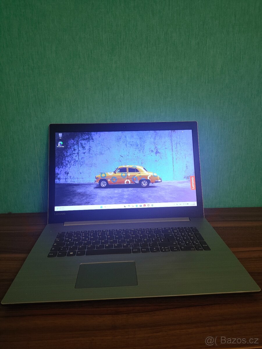 Lenovo 330-17IKB | i5 • 8GB • 256GB - 2