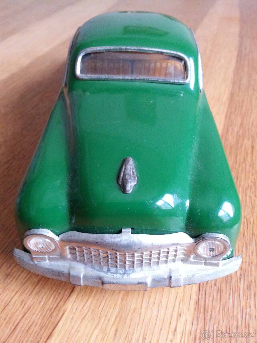 Plechové autíčko - 2