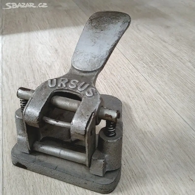 Stará masivní kancelářská děrovačka - 2