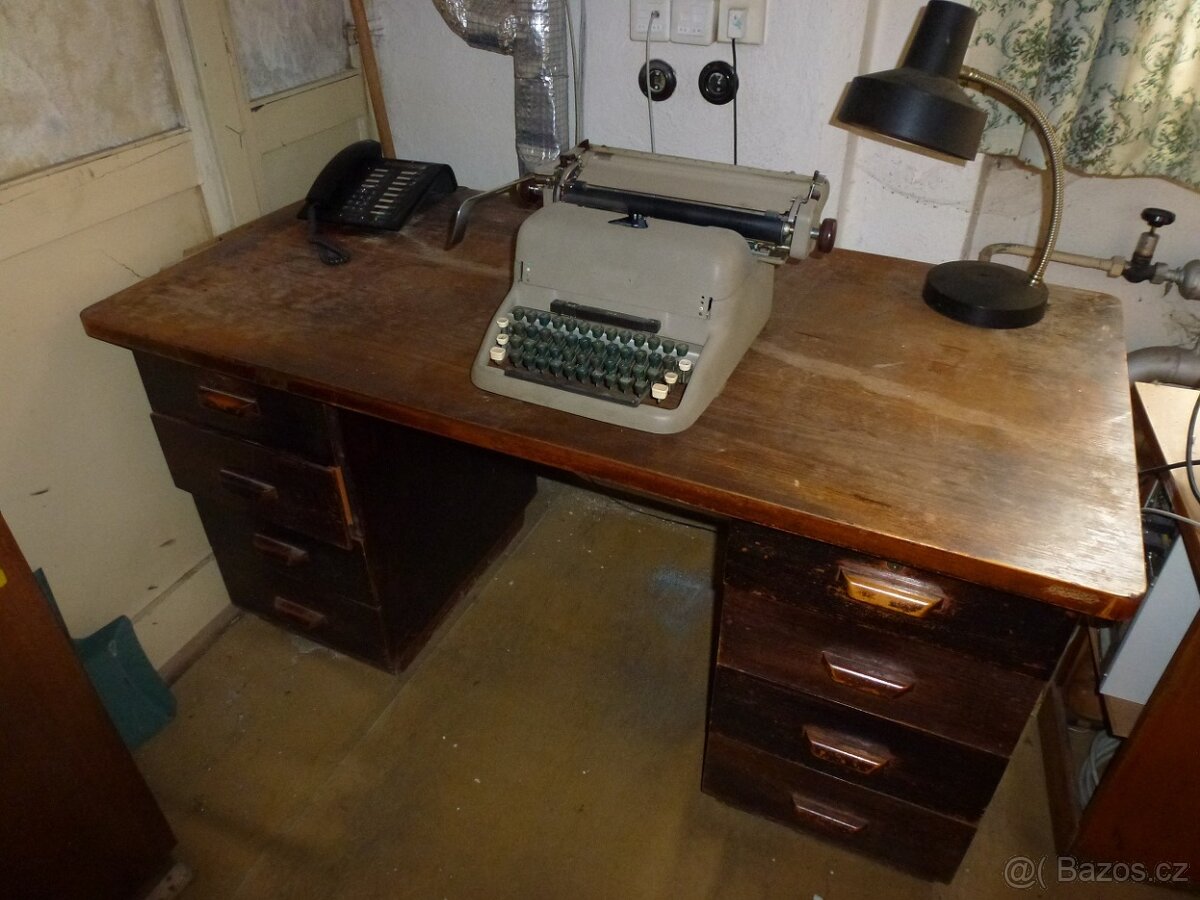 retro kancelář, dřevěný nábytek - 2