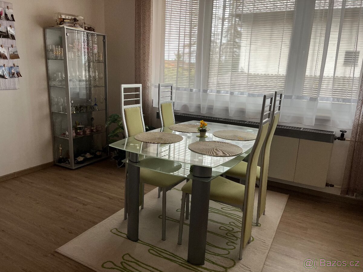 Skleněný jídelní stůl - 2